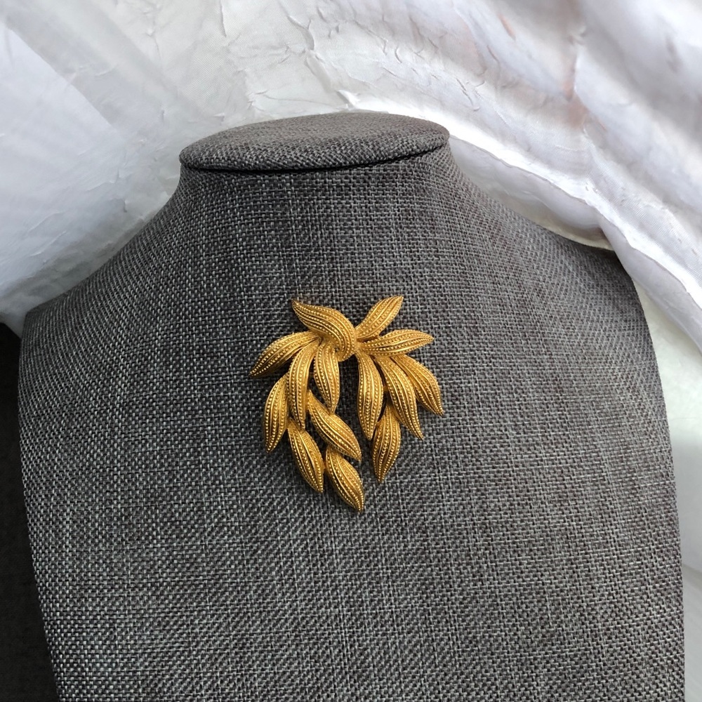 Vintage Crown Trifari  gold tone leaf brooch